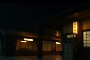 第 7 号密室悬疑电影封面,昏暗走廊与门牌数字